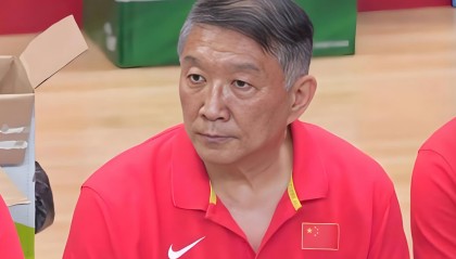 退步太大！女篮顶级锋线球员，首发打了8分钟，被宫鲁鸣弃用